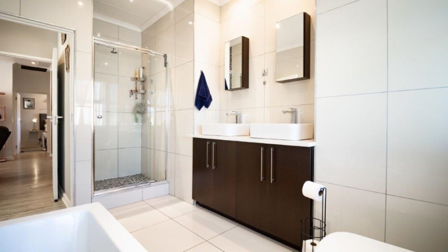 3 Bedroom Property for Sale in Bayview Western Cape